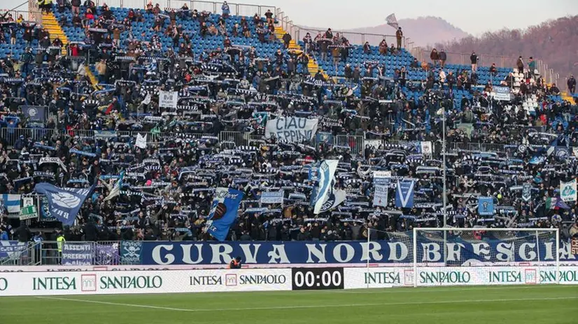 La Curva Nord al Rigamonti durante la partita con il Monza - Foto New Reporter Nicoli © www.giornaledibrescia.it