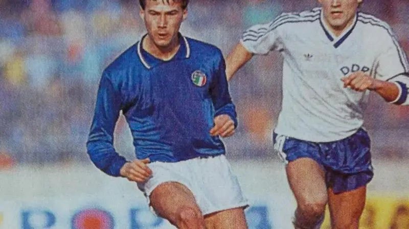 Zanoncelli con la maglia della Nazionale under 21 - Foto tratta da Facebook