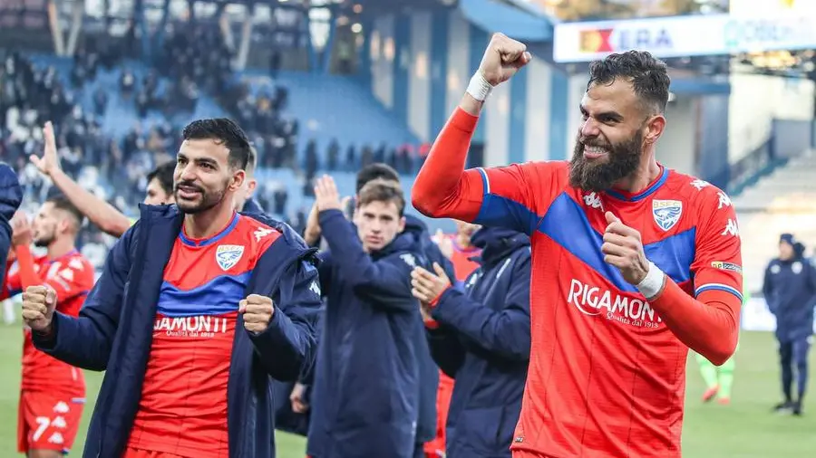 La gioia dopo la vittoria delle rondinelle contro la Spal