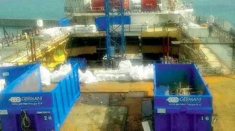 I container della Germani sulla Costa Concordia - © www.giornaledibrescia.it
