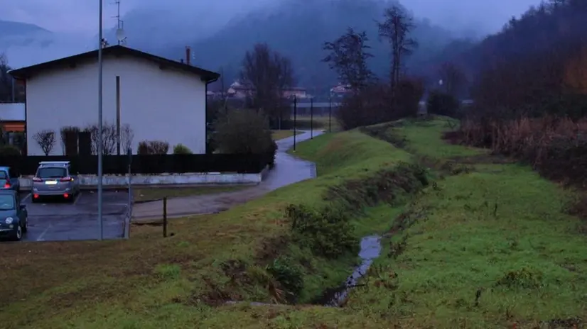 Quando è pieno l’acqua esce e allaga l’abitato - © www.giornaledibrescia.it