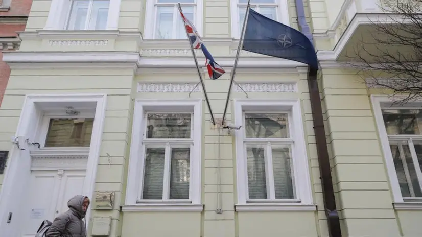 L'ambasciata britannica a Kiev, in Ucraina, da cui Johnson ha deciso di ritirare i suoi diplomatici - Foto Sergey Dolzhenko/Epa © www.giornaledibrescia.it