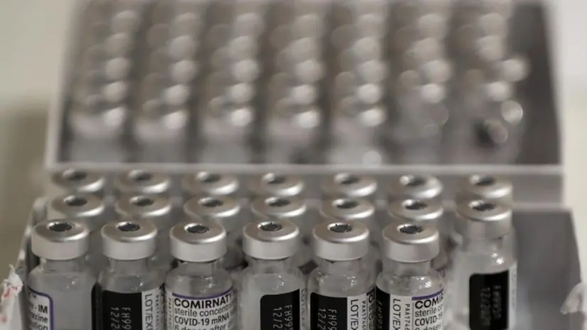 Dosi di vaccino Pfizer-Biontech pronte per la somministrazione - Foto Epa © www.giornaledibrescia.it