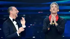 Fiorello sul palco dell'Ariston con Amadeus all'ultimo Festival di Sanremo - Foto Ettore Ferrari/Ansa © www.giornaledibrescia.it