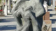 La scultura. La «Pietà» trafugata dal cimitero di Pontevico