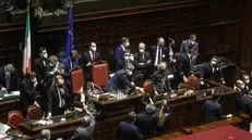 Deputati e senatori dopo la votazione che ha confermato Mattarella Presidente della Repubblica