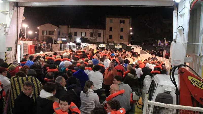 Il podcast «Il dito di Dio» è stato costruito con le testimonianze di decine di sopravvissuti - Foto Ansa/Enzo Russo © www.giornaledibrescia.it