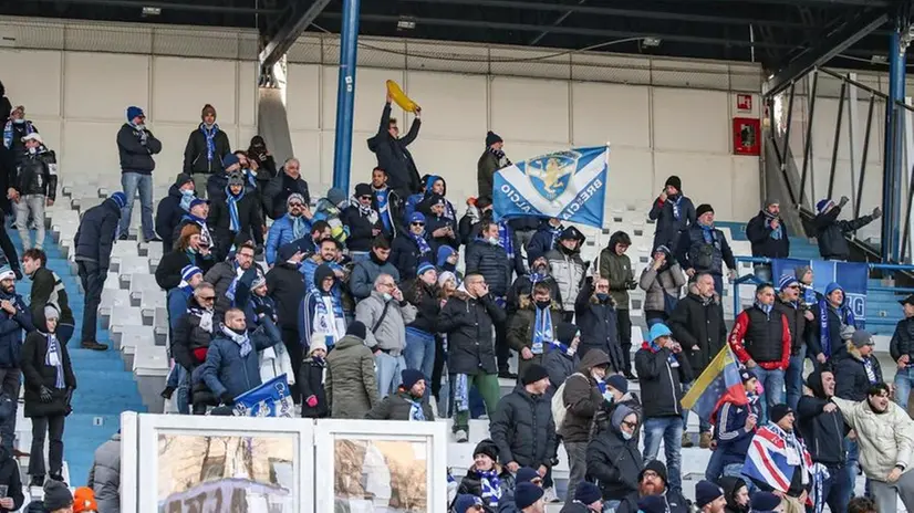 I tifosi del Brescia giunti sabato a Ferrara - Foto New Reporter Nicoli © www.giornaledibrescia.it