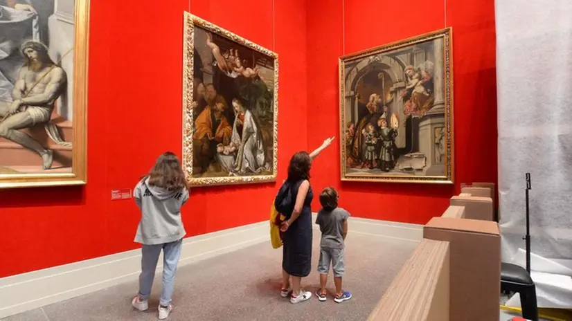 Visitatori alla pinacoteca di Brescia