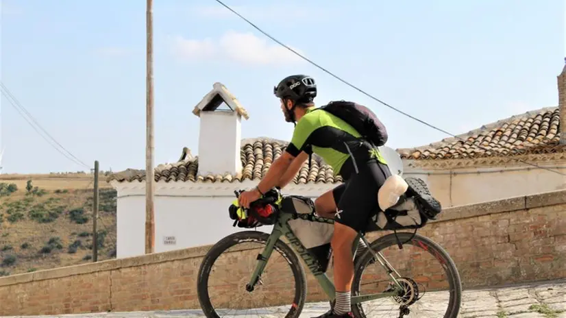 Da Bovegno all'Etna in bici per riscoprire le terre perdute