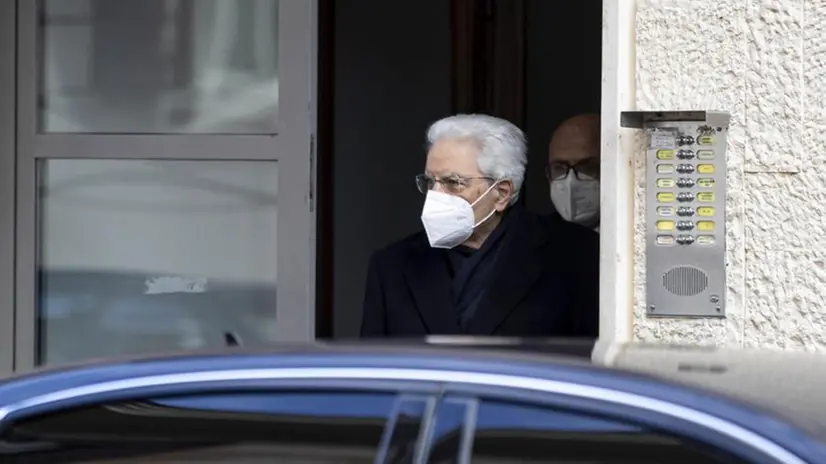 Il rieletto presidente della Repubblica Sergio Mattarella esce dalla sua casa di Roma