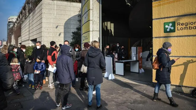 Il centro vaccinale alla Fiera di Milano - Foto Ansa  © www.giornaledibrescia.it