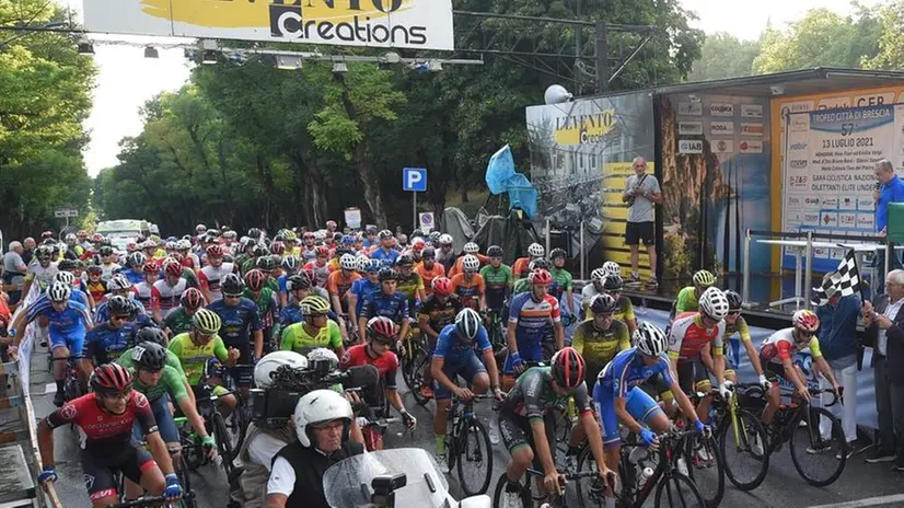 La partenza del Città di Brescia: nel 2021 è tornata a disputarsi la classica della notte - © www.giornaledibrescia.it