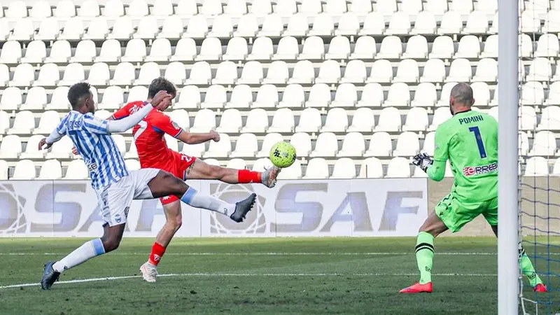 Il vantaggio: Tramoni trova l’1-0 - Foto New Reporter Nicoli © www.giornaledibrescia.it