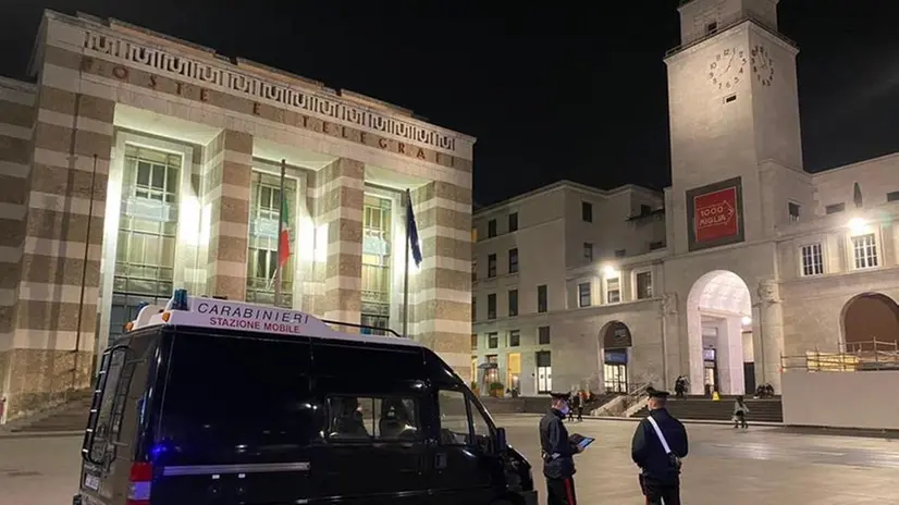 I carabinieri in piazza Vittoria
