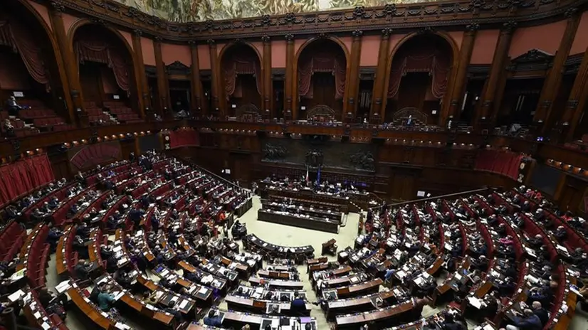 La legge di bilancio 2022 è passata alla Camera senza modifiche rispetto al Senato - Foto Ansa/Riccardo Antimiani © www.giornaledibrescia.it