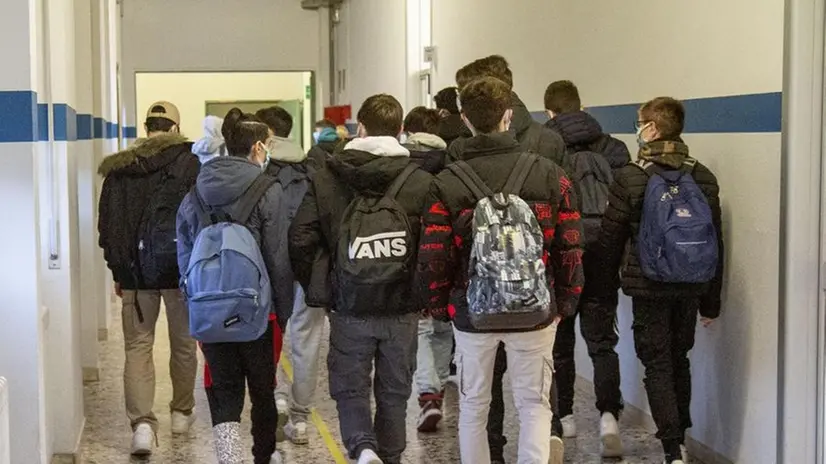 Gli studenti al rientro all’Iis Castelli, in città - © www.giornaledibrescia.it