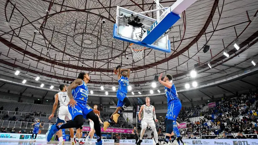 La Germani Pallacanestro Brescia contro la Fortitudo Bologna
