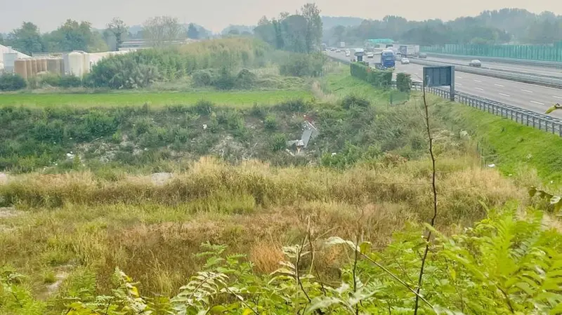 Dalla ex fascia boschiva riemergono i rifiuti - Foto © www.giornaledibrescia.it