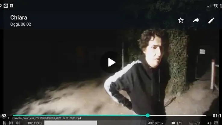 Paola Tonoli ripresa da una telecamera la notte in cui è scomparsa