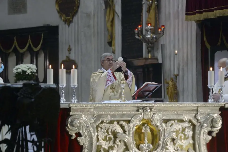 Il vescovo Pierantonio Tremolada durante la celebrazione in Duomo