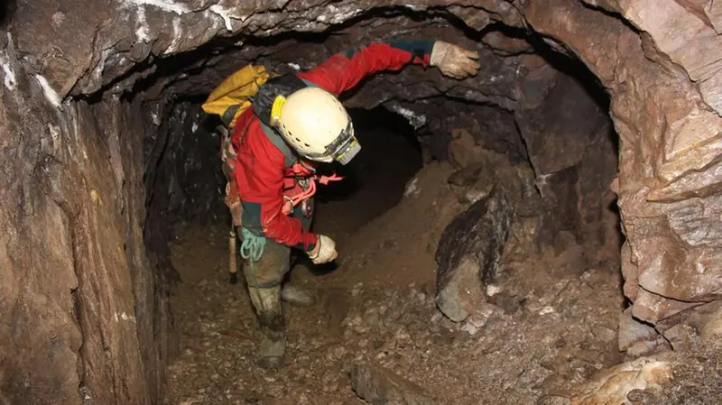 Simile ad una grotta: la miniera 4 Ossi di Pontasio