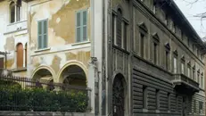 La facciata del palazzo in via Gramsci