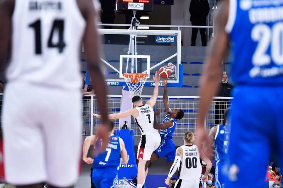 Brescia 74-Virtus Bologna 103