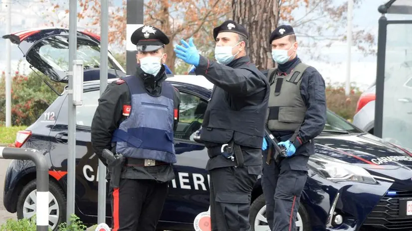 I carabinieri di Iseo durante un servizio sul Sebino - © www.giornaledibrescia.it