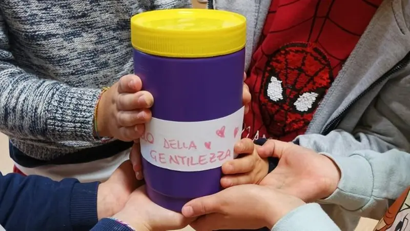 Il barattolo dei gesti gentili da aprire quando qualcosa non va  © www.giornaledibrescia.it