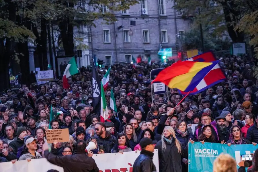Manifestazioni No Green pass a Trieste, Torino, Milano