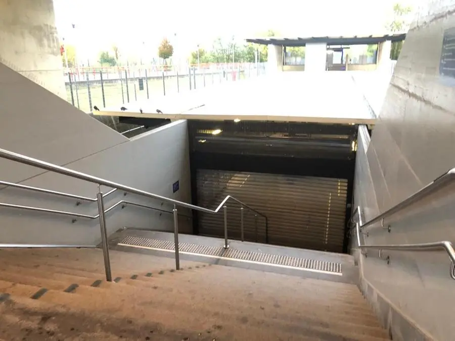 Le stazioni della metropolitana di Brescia chiuse