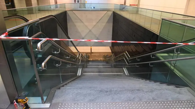 La stazione metro di Lamarmora chiusa per il guasto alla rete di A2A - Foto Gabriele Strada /Neg © www.giornaledibrescia.it