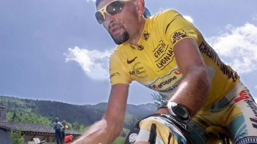 Marco Pantani al Tour de France del 1998 - Foto Ansa  © www.giornaledibrescia.it
