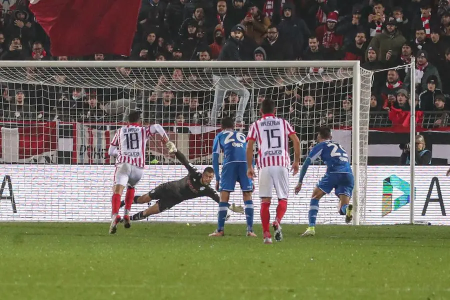 Jesse Joronen durante la partita contro il Vicenza