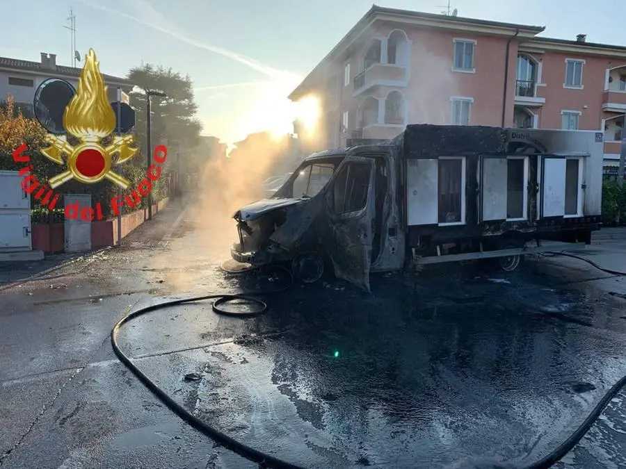 Il camion andato a fuoco
