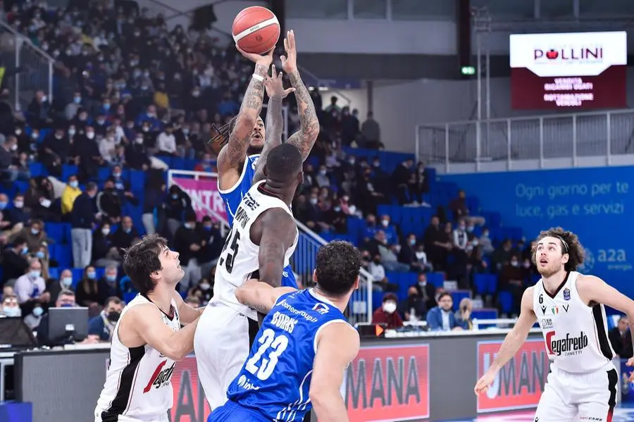 Brescia 74-Virtus Bologna 103