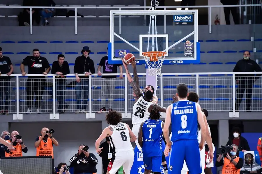 Brescia 74-Virtus Bologna 103