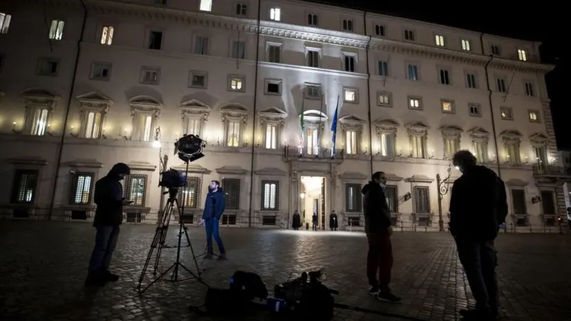 Una veduta esterna di Palazzo Chigi durante l'incontro tra governo e Regioni - Foto Ansa  © www.giornaledibrescia.it