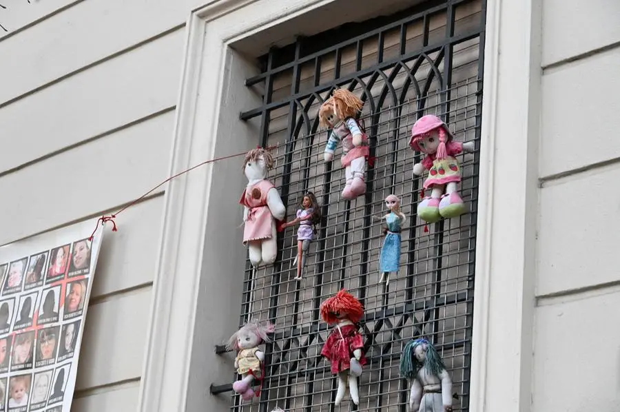 Il Muro delle Bambole in piazza Garibaldi