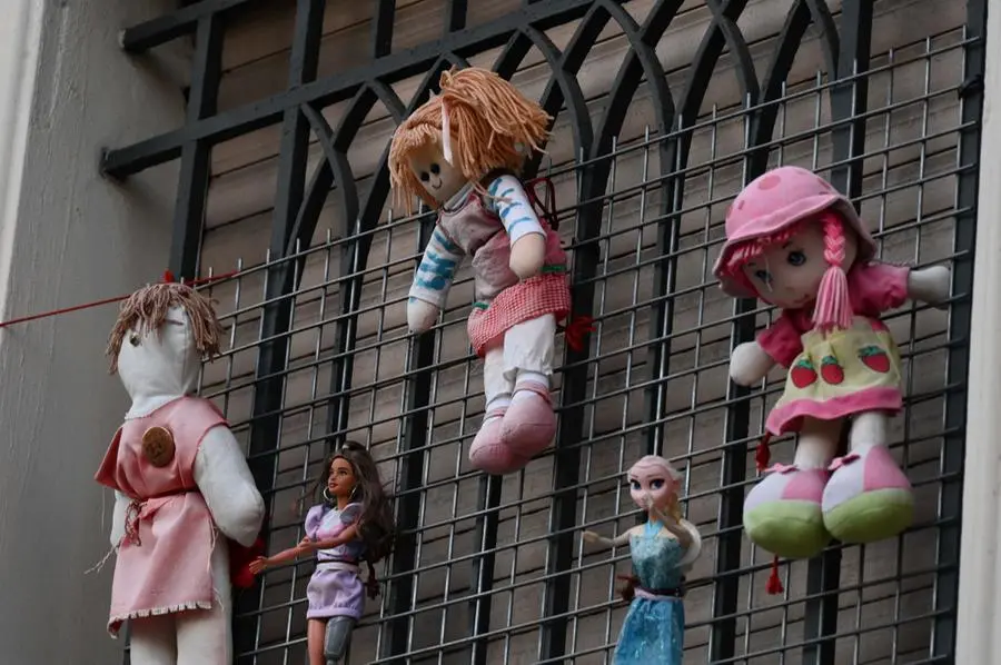 Il Muro delle Bambole in piazza Garibaldi