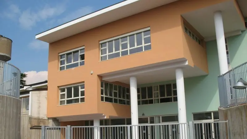 L’ingresso della scuola media Leonardo da Vinci - © www.giornaledibrescia.it