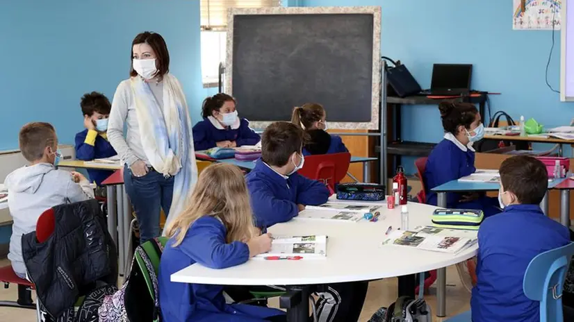 Studenti in classe con la mascherina - Foto Ansa/Nicola Fossella © www.giornaledibrescia.it