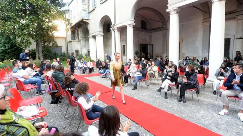 Scatti dal defilé dell'istituto di moda