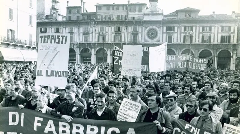 Il prologo del Giro del 1983 saltato per la protesta dei metalmeccanici in piazza Loggia - Foto © www.giornaledibrescia.it