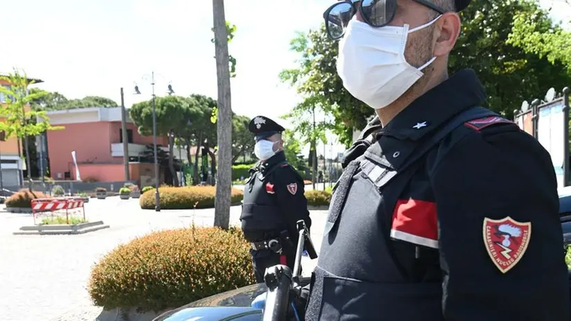 I carabinieri impegnati sulla strada. Foto © www.giornaledibrescia.it