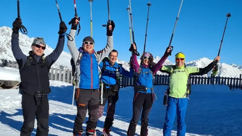 Laura Ziliani con il gruppetto di amici a dicembre 2020 aveva risalito con gli sci da alpinismo le piste di Borno - © www.giornaledibrescia.it