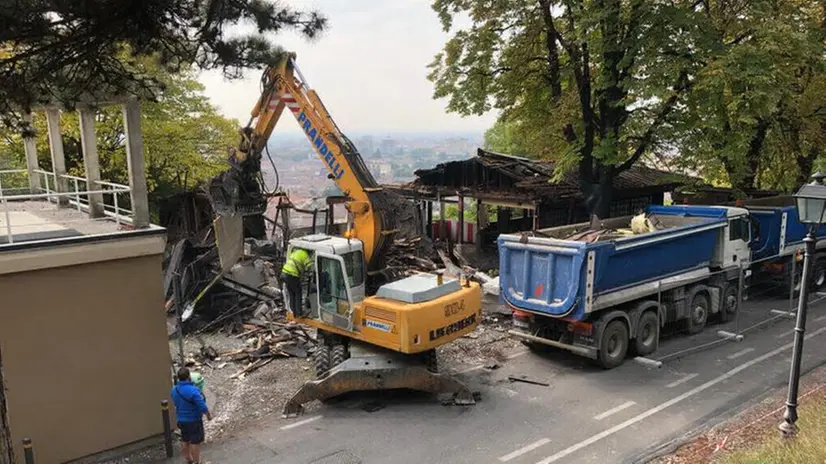 Pagodino, demolito lo storico locale