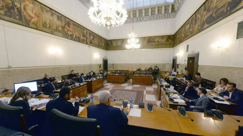 Una seduta del Consiglio provinciale nel 2019 - © www.giornaledibrescia.it