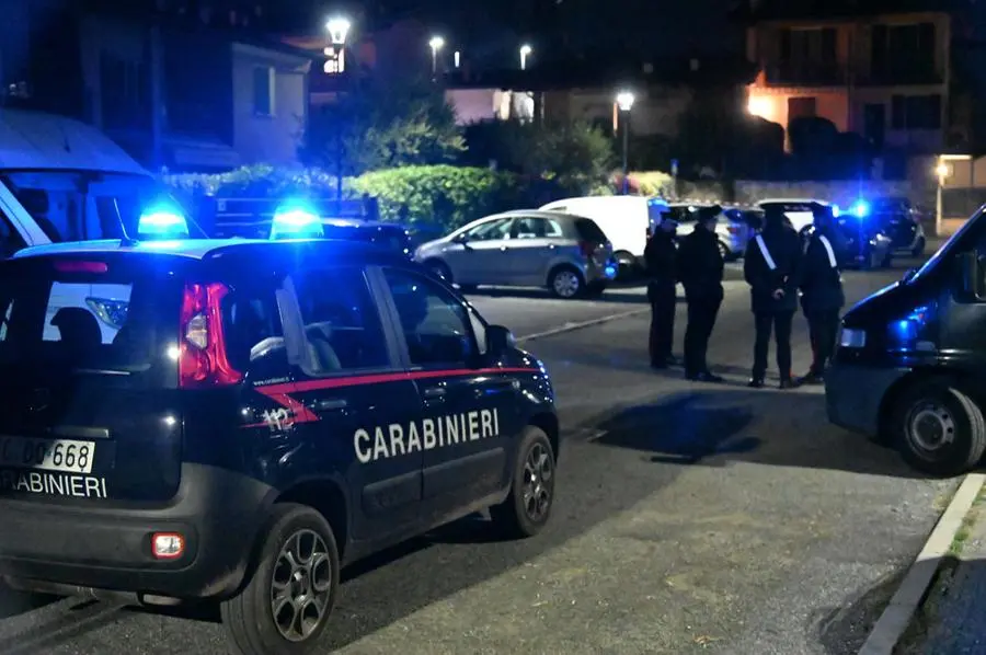 I carabinieri fuori dall'abitazione a San Felice dov'è successa la tragedia